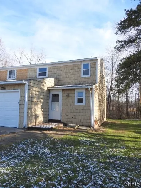 5527 Trastevere Rd, Clay, NY 13041