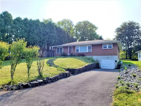 113 Terrace Cir, Syracuse, NY 13214