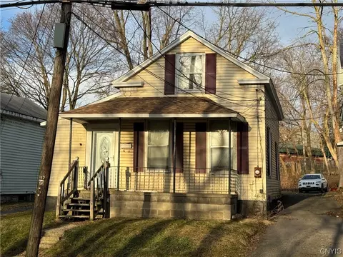 18 Owasco St, Auburn, NY 13021