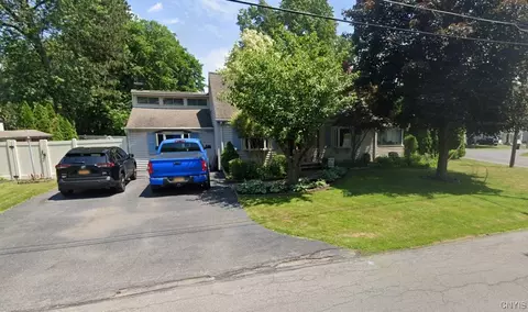 103 Circle Rd, Salina, NY 13212