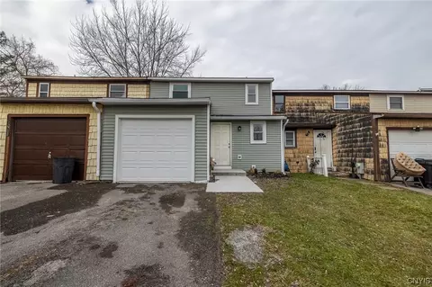 8102 Weblank, Clay, NY 13041
