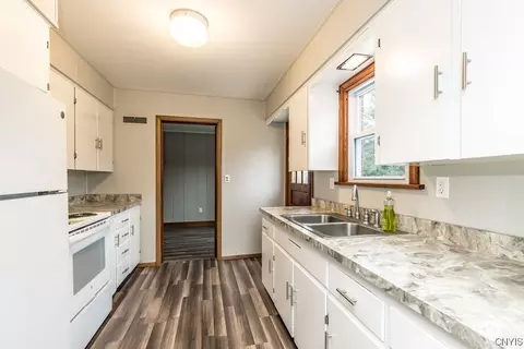 Bath - 103 Seneca Ave, Oneida, NY 13421 photo 2 of 2