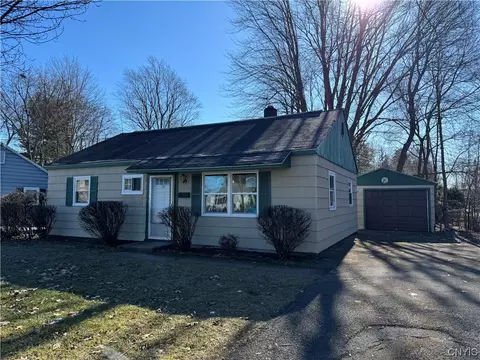 20 Homeland Rd, Syracuse, NY 13212