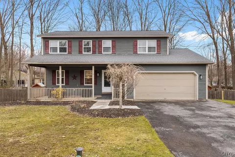 107 Bent Tree Ln, Van Buren, NY 13027