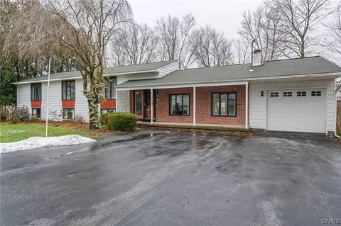 125 Hunter Dr, Van Buren, NY 13027