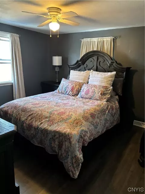 Bedroom - 412 Tilden Dr, East Syracuse, NY 13057 photo 5 of 6