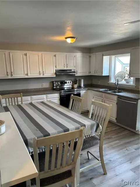 Kitchen - 412 Tilden Dr, East Syracuse, NY 13057 photo 3 of 3