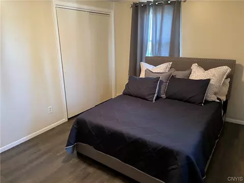 Bedroom - 412 Tilden Dr, East Syracuse, NY 13057 photo 4 of 6
