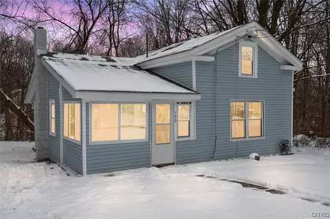 120 Maple Dr, Camillus, NY 13031