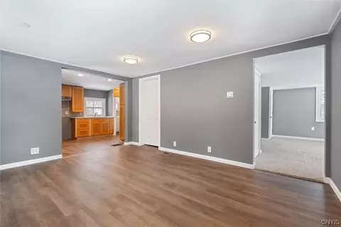 120 Maple Dr, Camillus, NY 13031 photo 3
