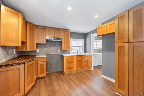 120 Maple Dr, Camillus, NY 13031 photo 5