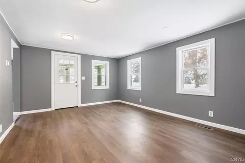 120 Maple Dr, Camillus, NY 13031 photo 2