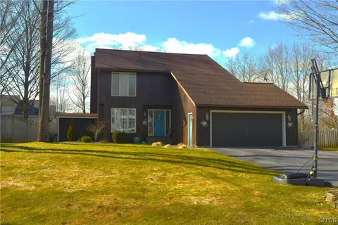 15 Stanhope Ct, New Hartford, NY 13413