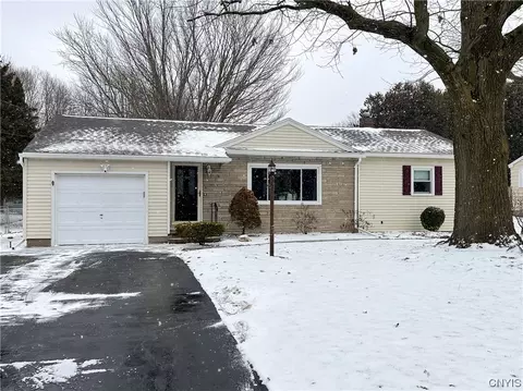 102 Peterson Dr, Camillus, NY 13031