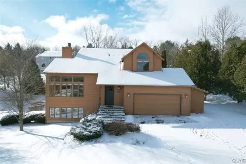 8134 Solomon Seal Ln, Manlius, NY 13104