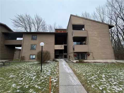 320 Watertree Dr, East Syracuse, NY 13057