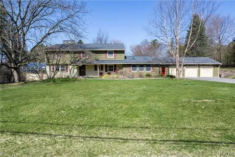 5013 Woodside Rd, Fayetteville, NY 13066