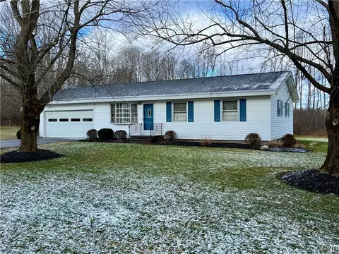 33 Falise Dr, Oswego, NY 13126