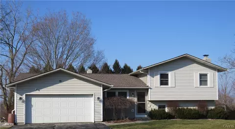 101 Douglas Heights Dr, Lenox, NY 13032