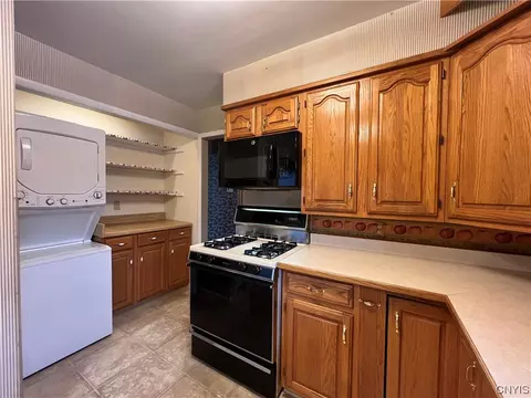 Kitchen - 4124 Sholtz Rd, Oneida, NY 13421 photo 3 of 3