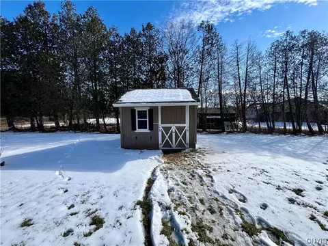 Exterior - 4124 Sholtz Rd, Oneida, NY 13421 photo 5 of 10