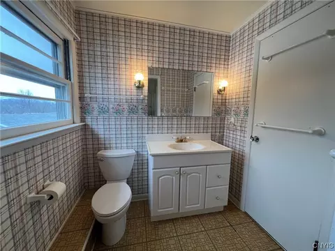Bath - 4124 Sholtz Rd, Oneida, NY 13421 photo 7 of 8