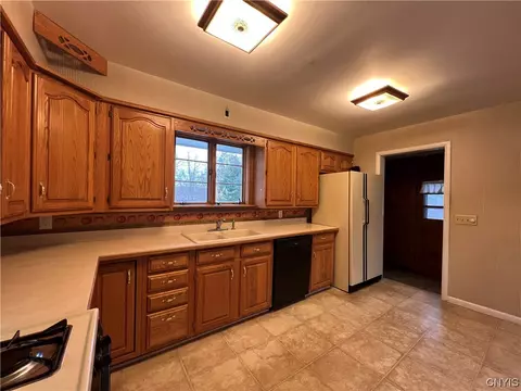 Kitchen - 4124 Sholtz Rd, Oneida, NY 13421 photo 2 of 3