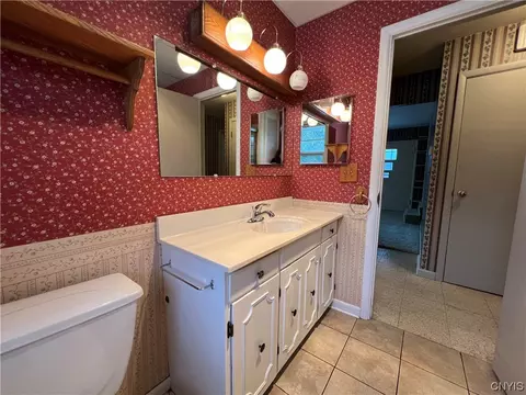 Bath - 4124 Sholtz Rd, Oneida, NY 13421 photo 3 of 8