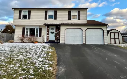 5425 Amalfi Dr, Clay, NY 13041