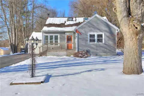 3692 Woodland Dr, Lysander, NY 13027
