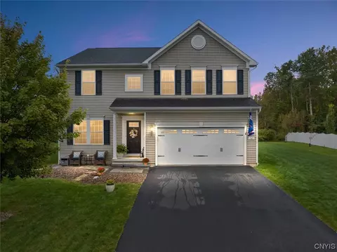 145 Beresford Ln, Minoa, NY 13116