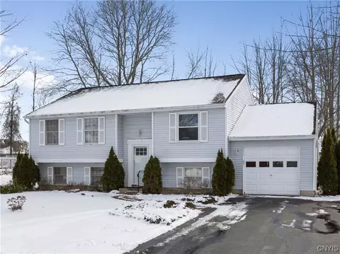 6214 Wynmoor Dr, Cicero, NY 13039