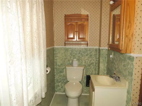 Bath - 40 Marshall Ave, German Flatts, NY 13407 photo 5 of 6