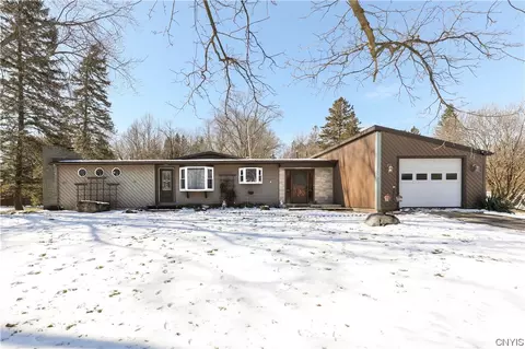 5086 Bradbury Dr, Onondaga, NY 13215