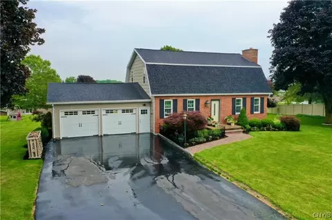 9 Koenig Ct, Auburn, NY 13021