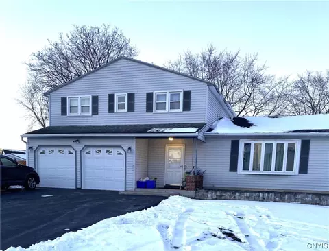 5353 Vineyard Dr, Clay, NY 13041