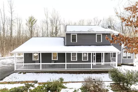 75 Wood Ridge Ln, Volney, NY 13069