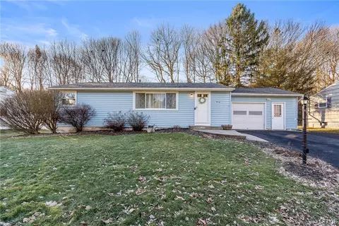 319 Dickerson Dr N, Camillus, NY 13031
