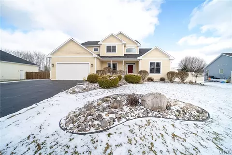 9426 Hawkeye Dr, Brewerton, NY 13029