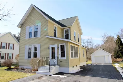 40 Montgomery St, Hamilton, NY 13346