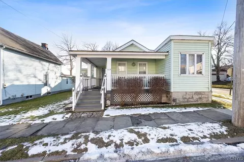 1109 Noyes St, Utica, NY 13502