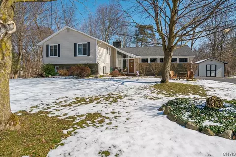 4 Buccaneer Bnd, Van Buren, NY 13027
