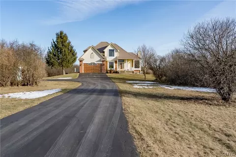 25700 Contessa Ln, Watertown, NY 13601