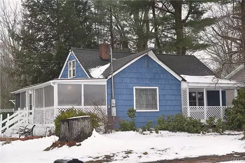 879 County Route 57 Rd, Schroeppel, NY 13135