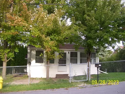 101 Barclay St, Geddes, NY 13209