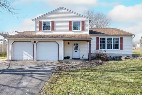 8569 Tartan Dr N, Cicero, NY 13039