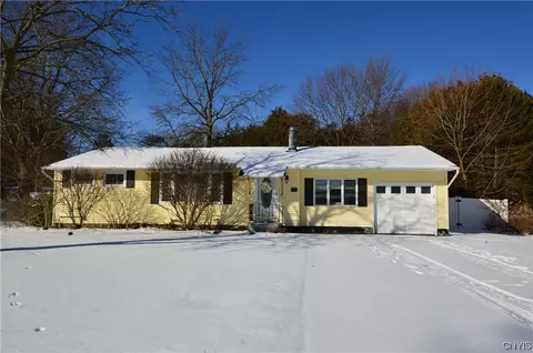 112 Prior Dr, Camillus, NY 13031