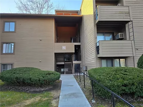 71 Watertree Dr, East Syracuse, NY 13057