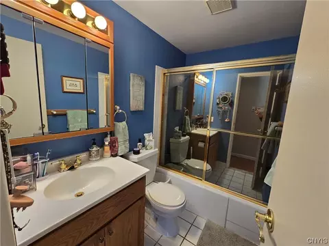71 Watertree Dr, East Syracuse, NY 13057 photo 8