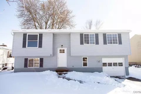 8136 Fornova Cir, Clay, NY 13041